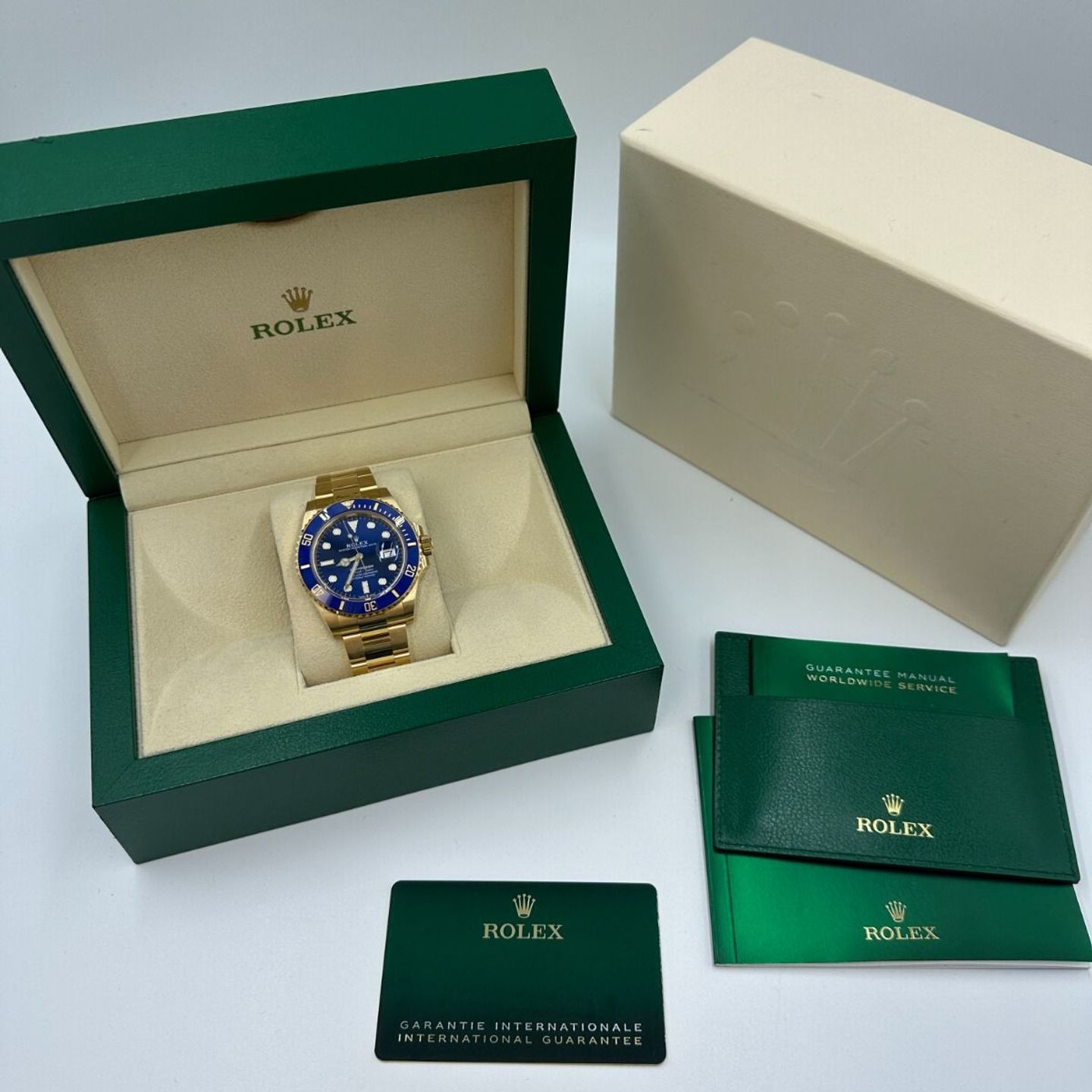 Rolex Submariner Date 126618LB (2023) - Blue dial 41 mm Yellow Gold case (2/8)