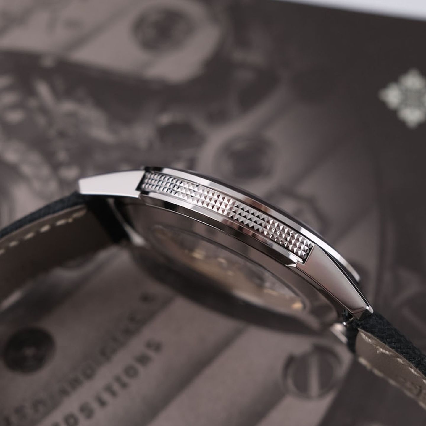 Patek Philippe Calatrava 5226G-001 (2024) - Grey dial 40 mm White Gold case (5/8)