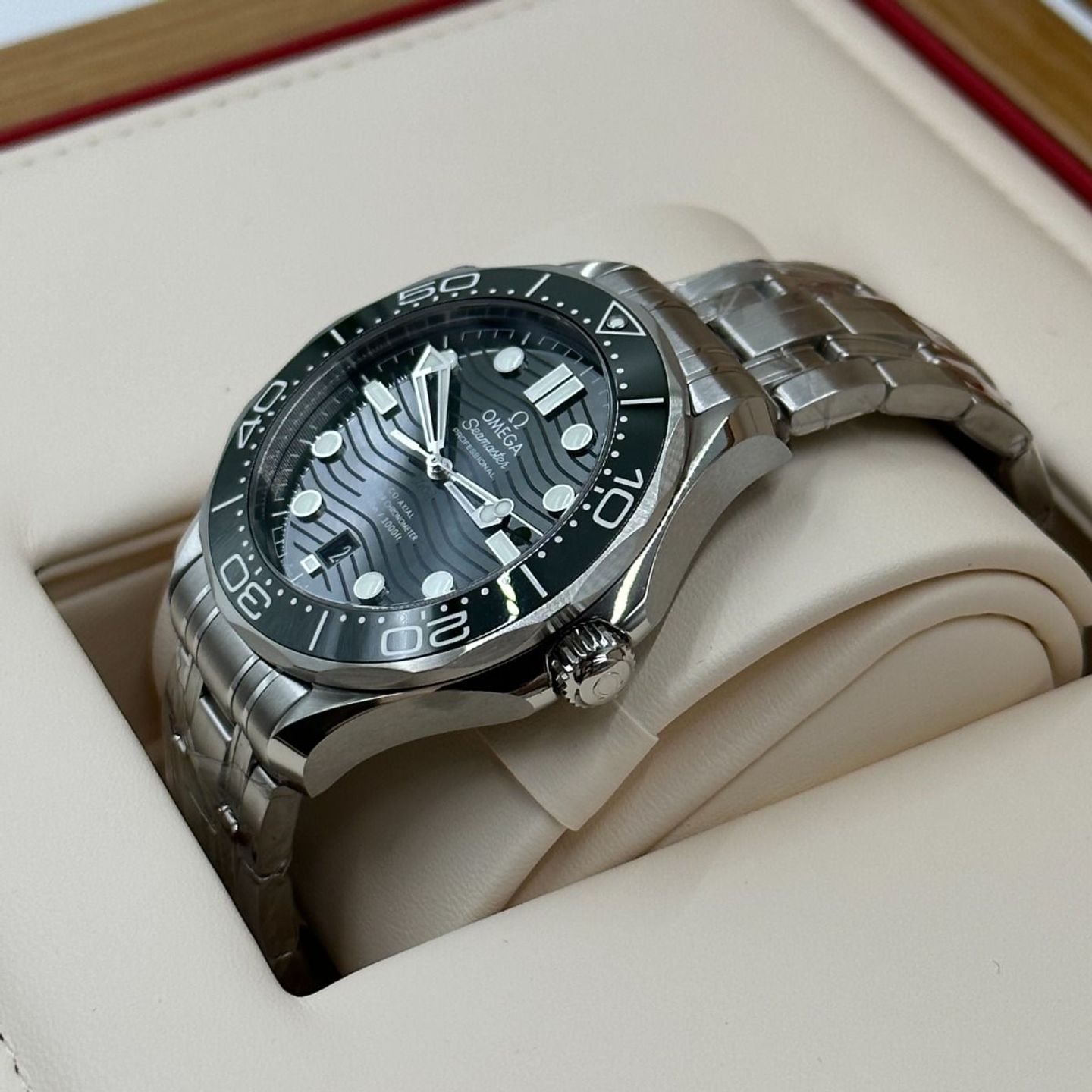 Omega Seamaster Diver 300 M 210.30.42.20.10.001 (2023) - Groen wijzerplaat 42mm Staal (6/8)