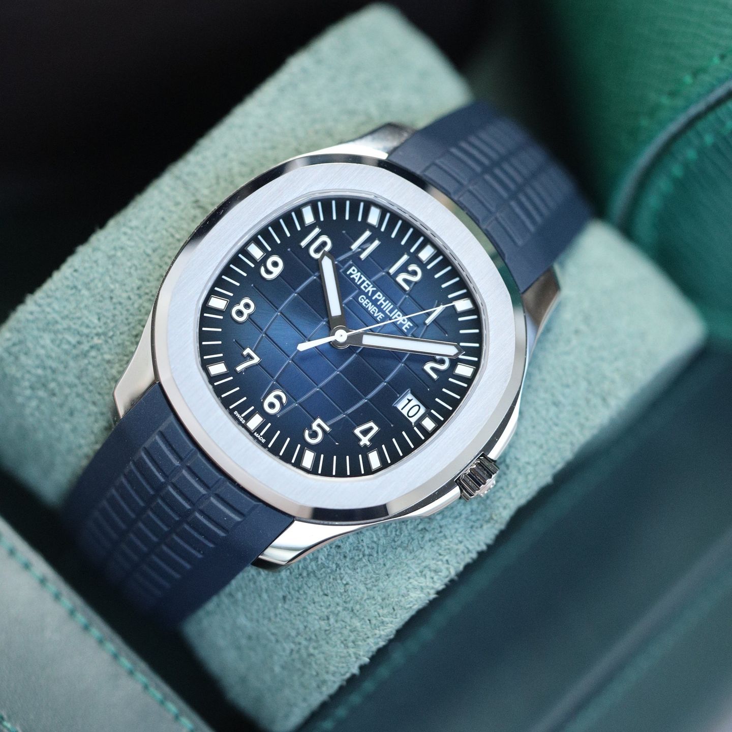 Patek Philippe Aquanaut 5168G (2025) - White Gold case (2/4)
