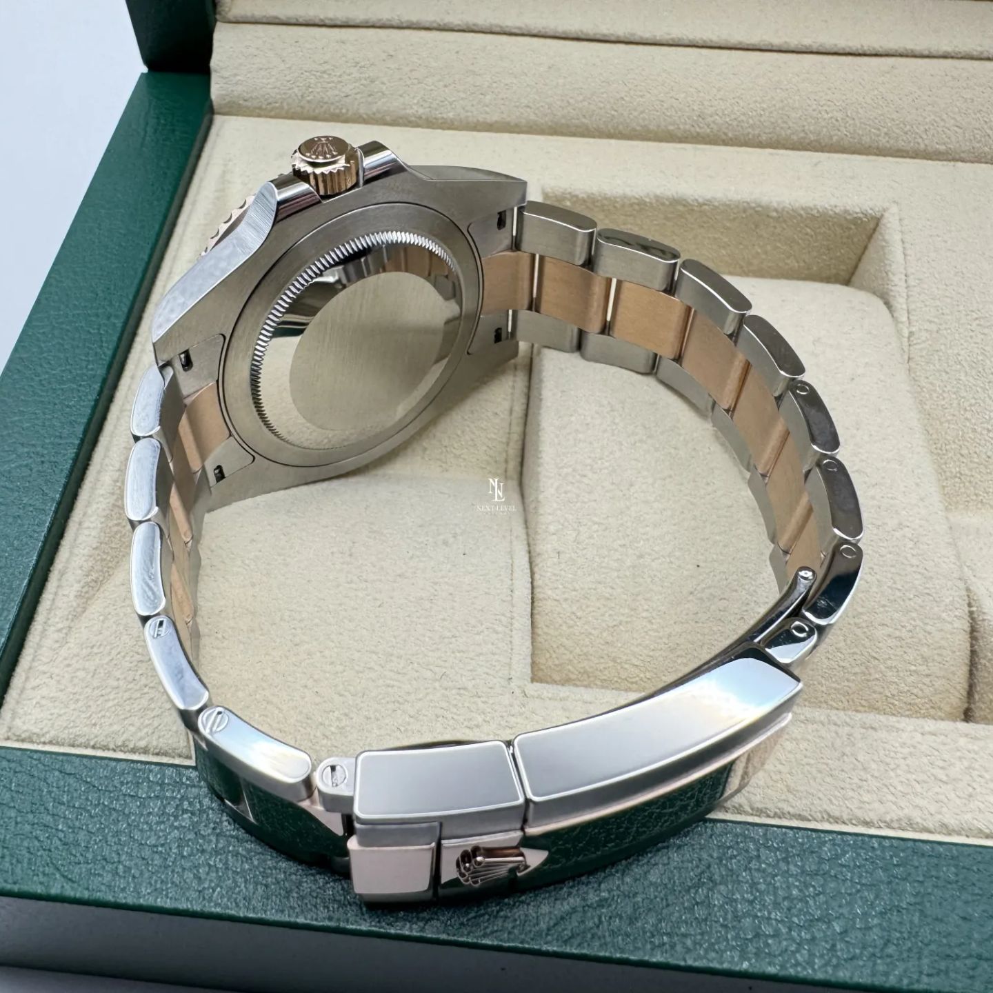 Rolex GMT-Master II 126711CHNR (2026) - Zwart wijzerplaat 40mm Goud/Staal (8/8)