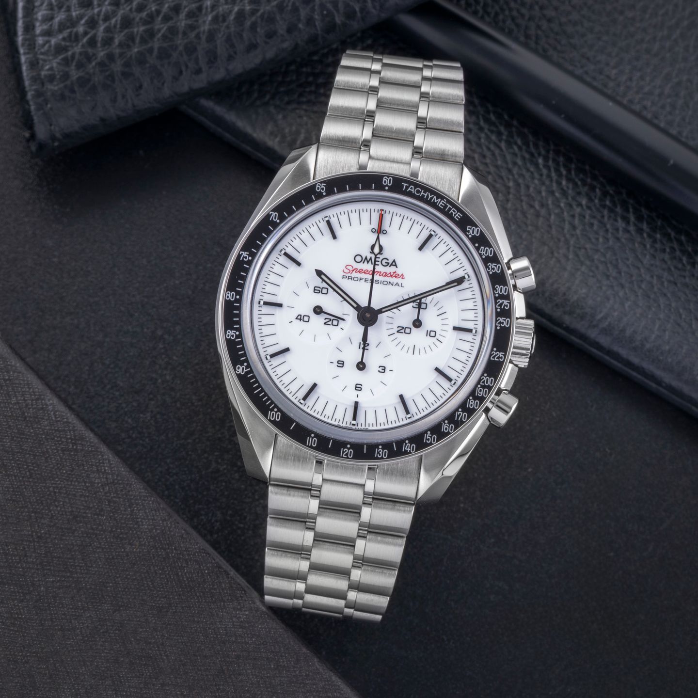 Omega Speedmaster Professional Moonwatch 310.30.42.50.04.001 (Unknown (random serial)) - White dial 42 mm Steel case (1/8)