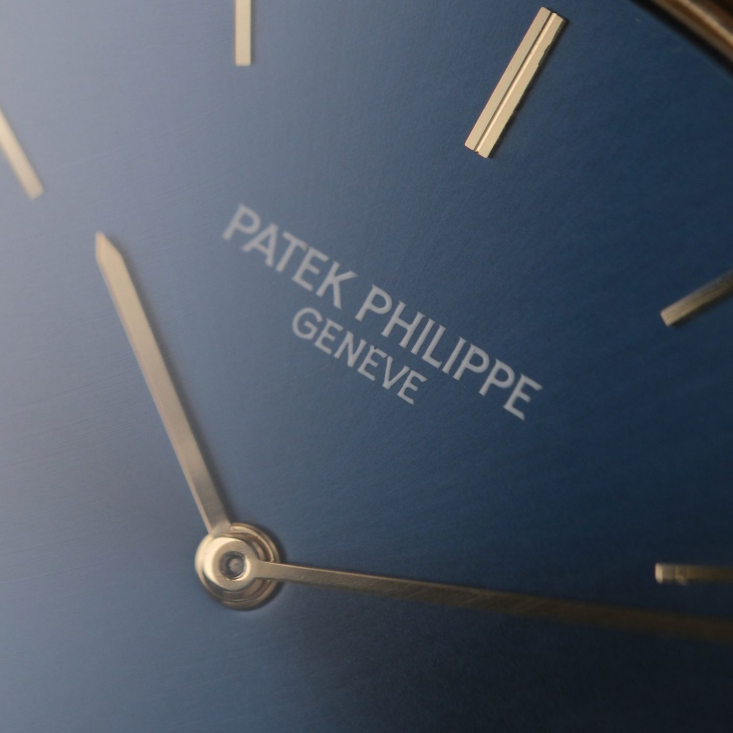 Patek Philippe Golden Ellipse 3838 (1993) - Blue dial 32 mm Yellow Gold case (4/8)