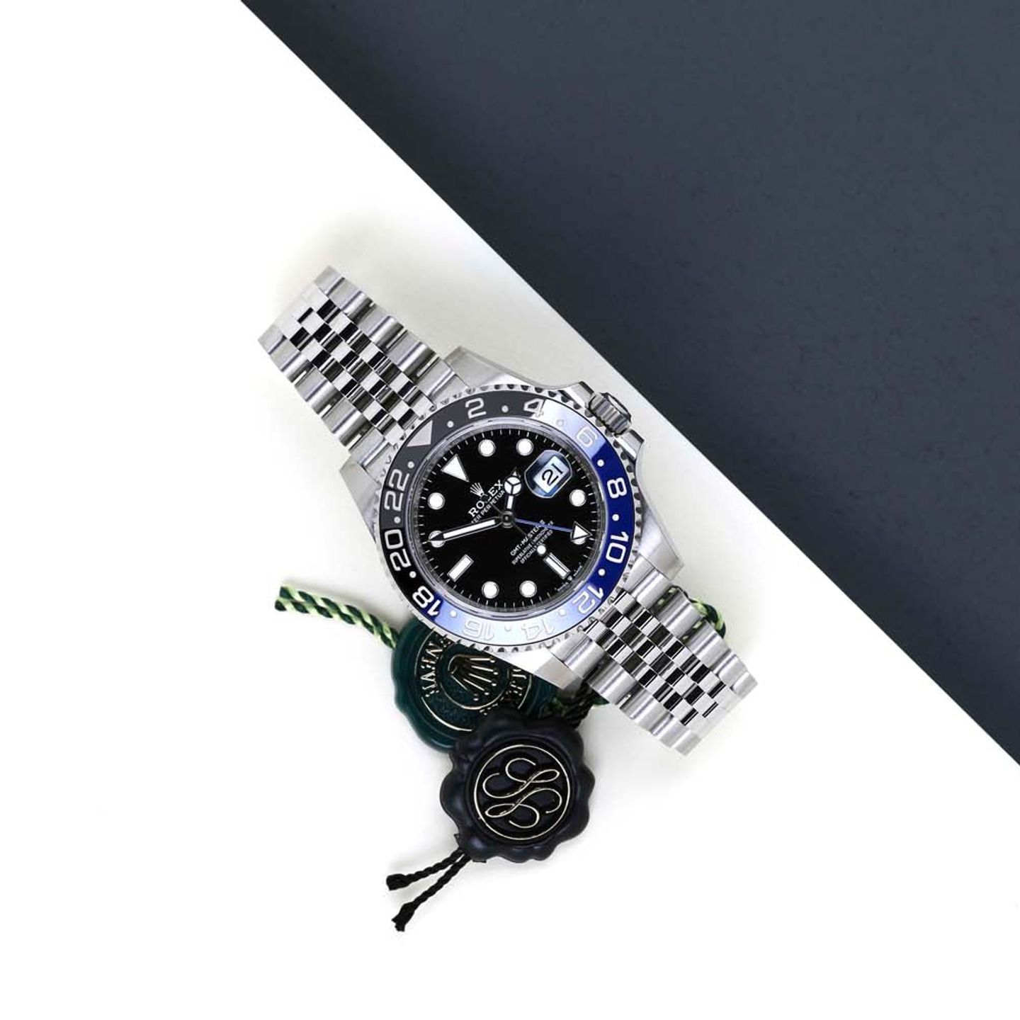 Rolex GMT-Master II 126710BLNR (2024) - Black dial 40 mm Steel case (2/8)