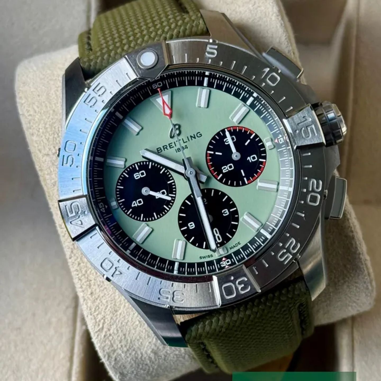 Breitling Avenger AB0147101L1X1 - (1/7)
