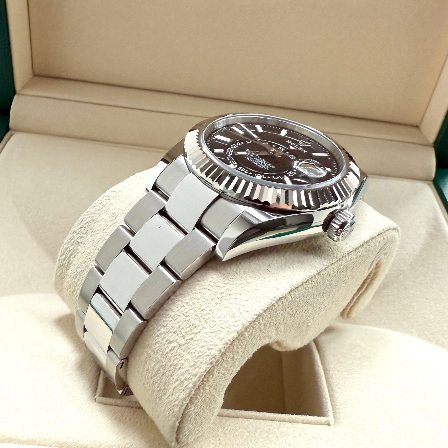 Rolex Sky-Dweller 326934 (2022) - Black dial 42 mm Steel case (8/14)