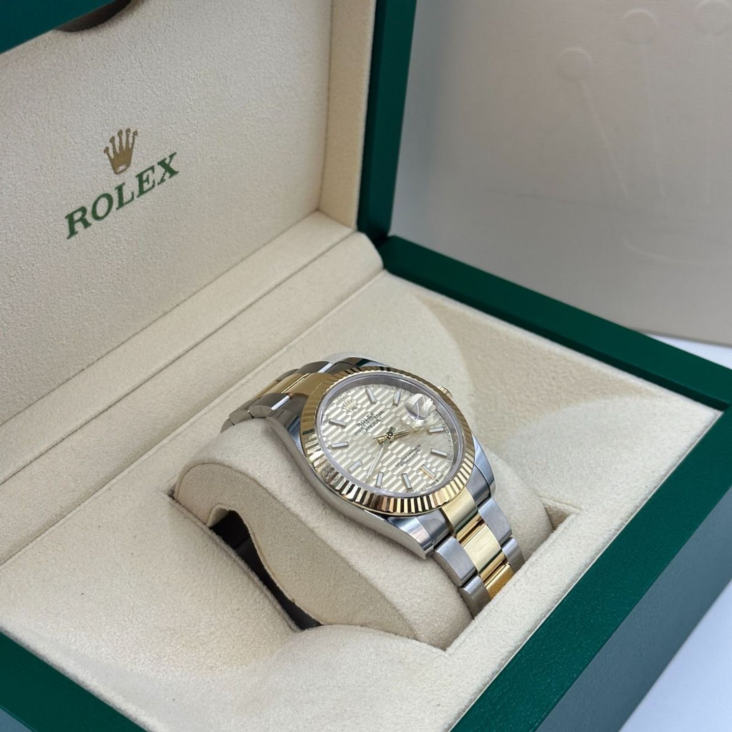 Rolex Datejust 41 126333 (2024) - Goud wijzerplaat 41mm Goud/Staal (3/8)