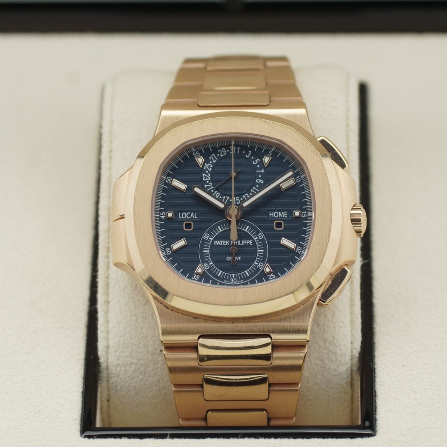 Patek Philippe Nautilus 5990 (2021) - Black dial 41 mm Steel case (1/8)