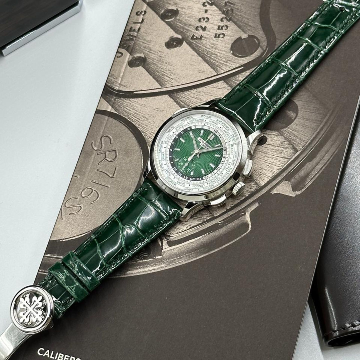 Patek Philippe World Time 5930P-001 - (2/10)