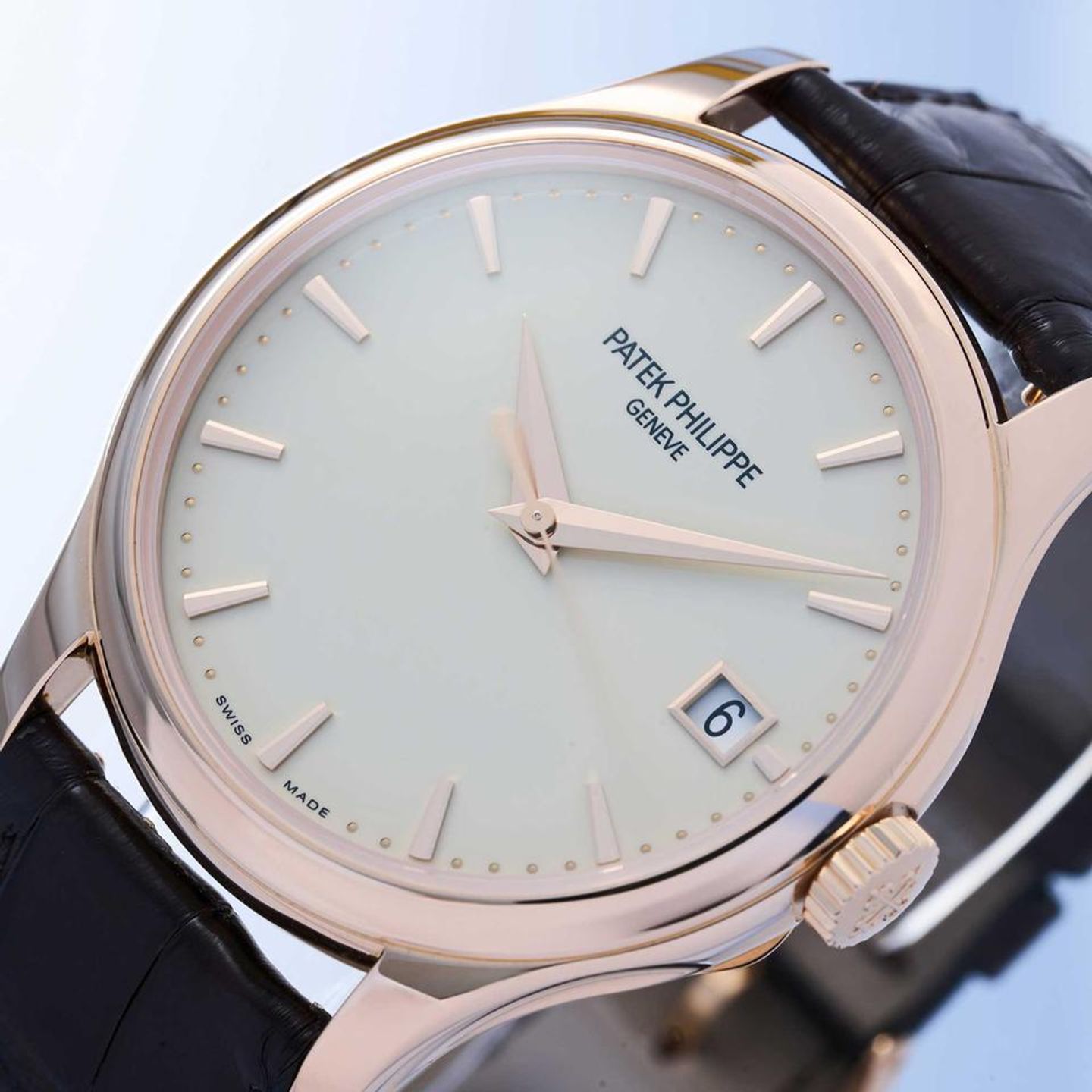 Patek Philippe Calatrava 5227R-001 (2022) - Champagne dial 39 mm Rose Gold case (3/10)