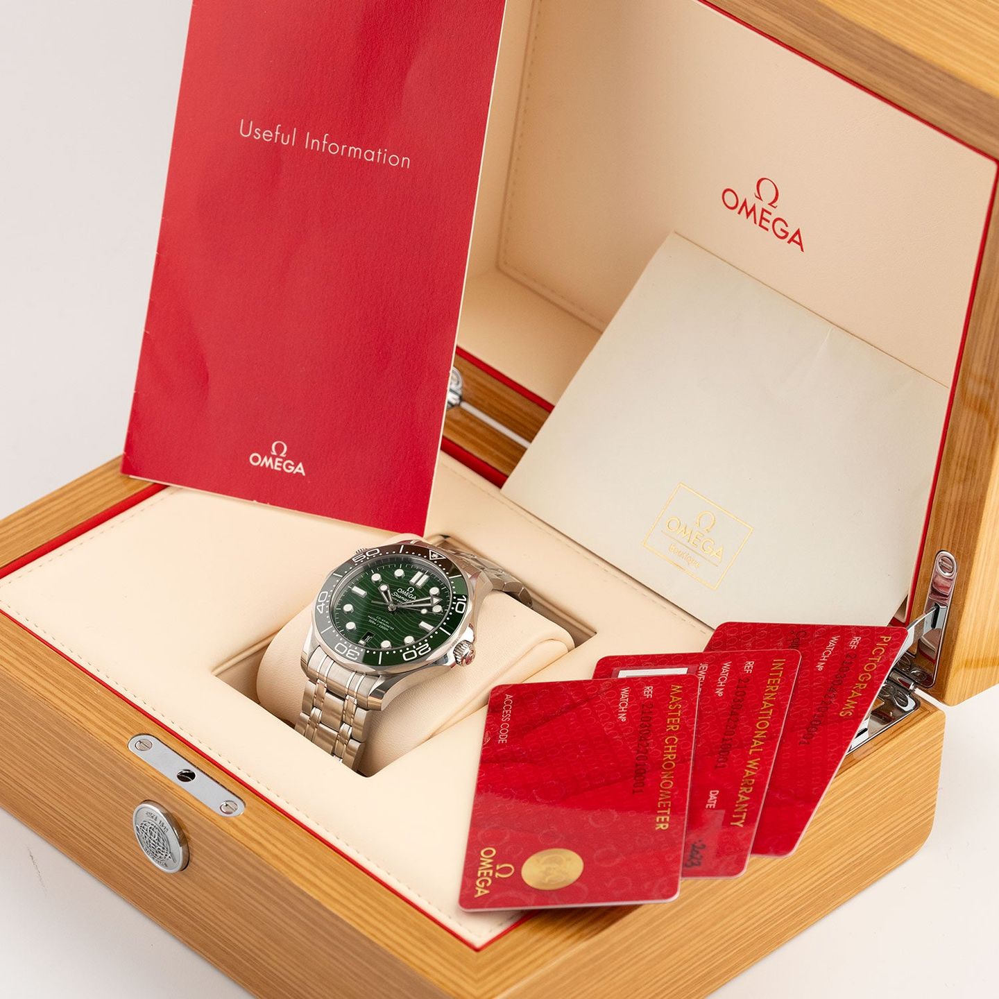 Omega Seamaster Diver 300 M 210.30.42.20.10.001 (2023) - Green dial 42 mm Steel case (5/5)