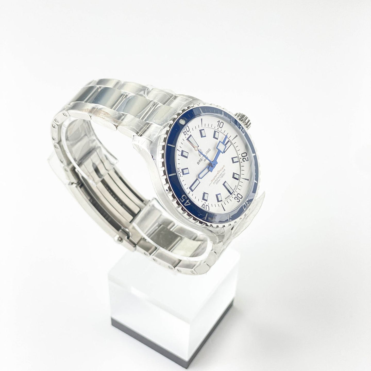 Breitling Superocean 42 A17375E71G1A1 (2023) - Wit wijzerplaat 42mm Staal (3/5)