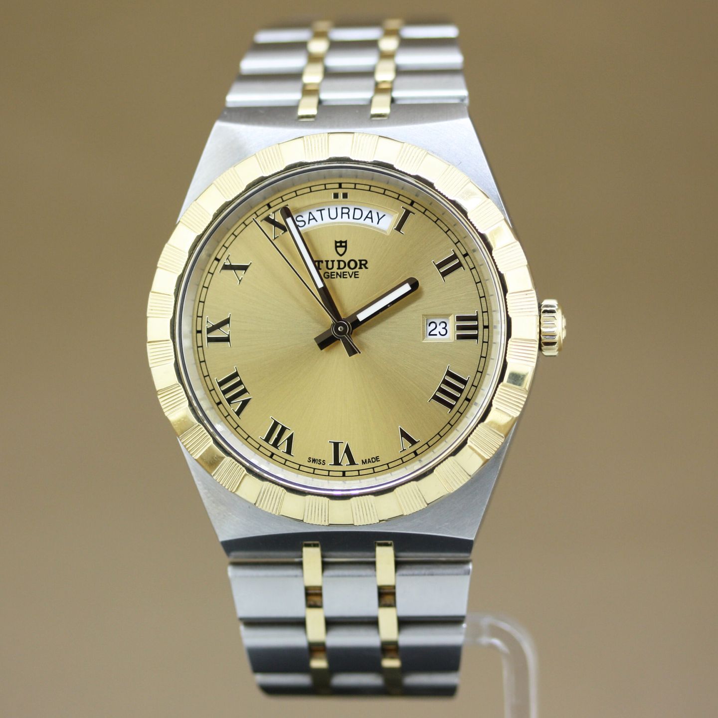 Tudor Royal 28603 (2022) - Champagne wijzerplaat 41mm Staal (2/8)