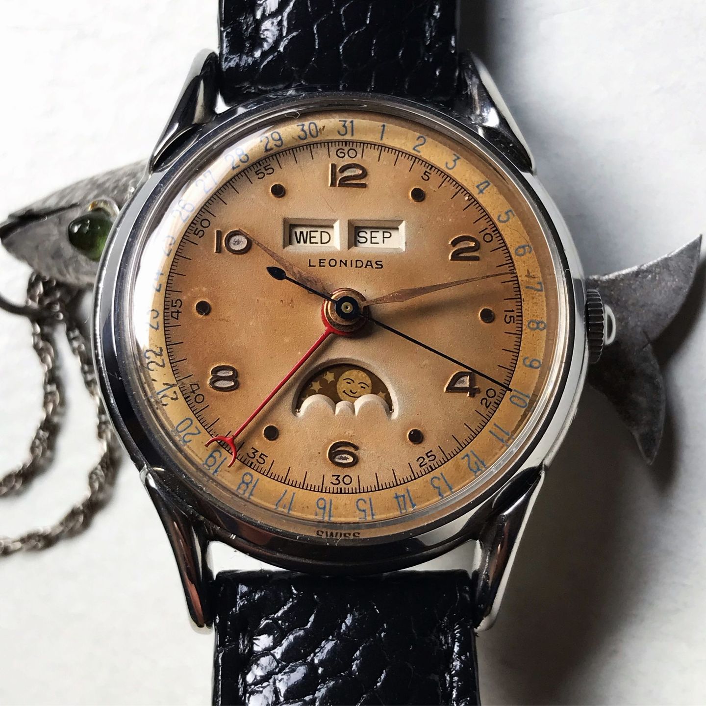 Leonidas Triple Date Moonphase 0151 (1955) - Brown dial 35 mm Steel case (1/1)