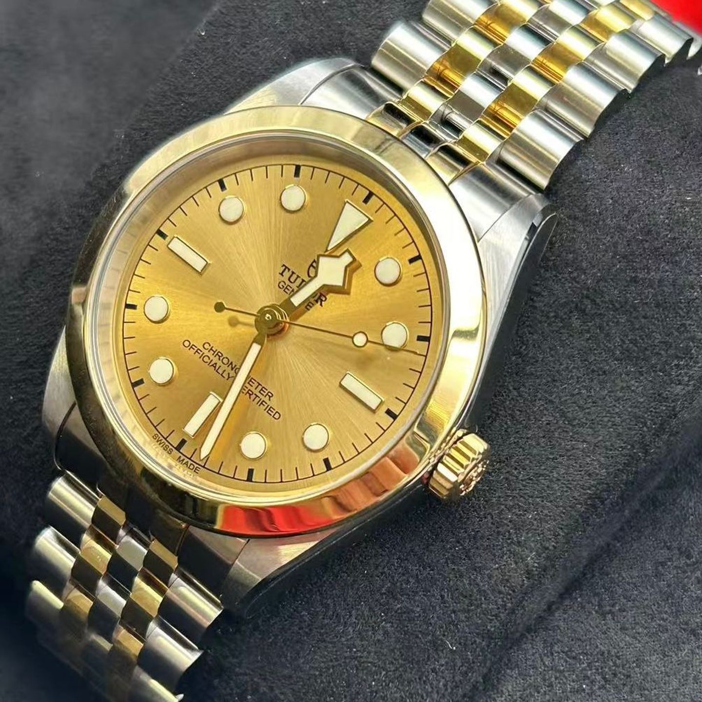 Tudor Black Bay S&G 79663 (2025) - Champagne dial 39 mm Gold/Steel case (1/8)