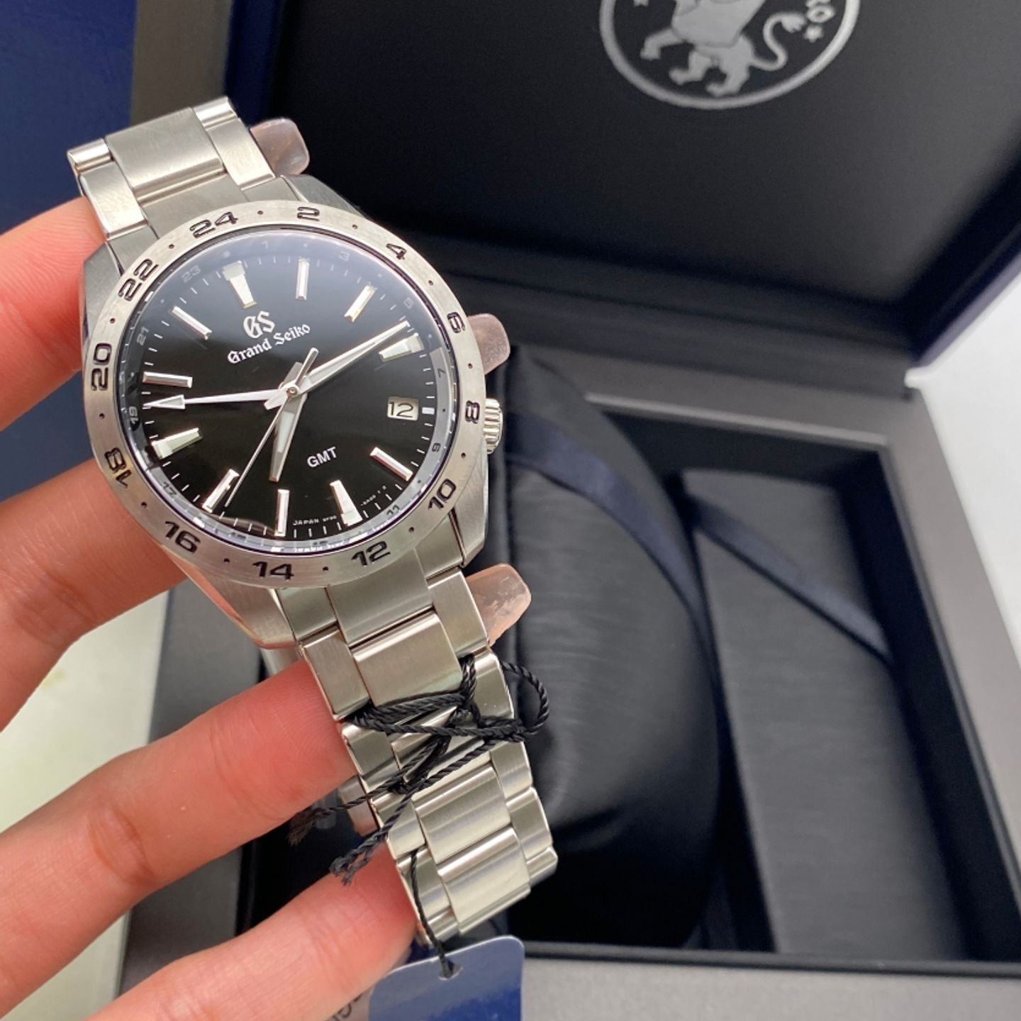 Grand Seiko Sport Collection SBGN027 (2023) - Black dial Unknown Steel case (7/7)