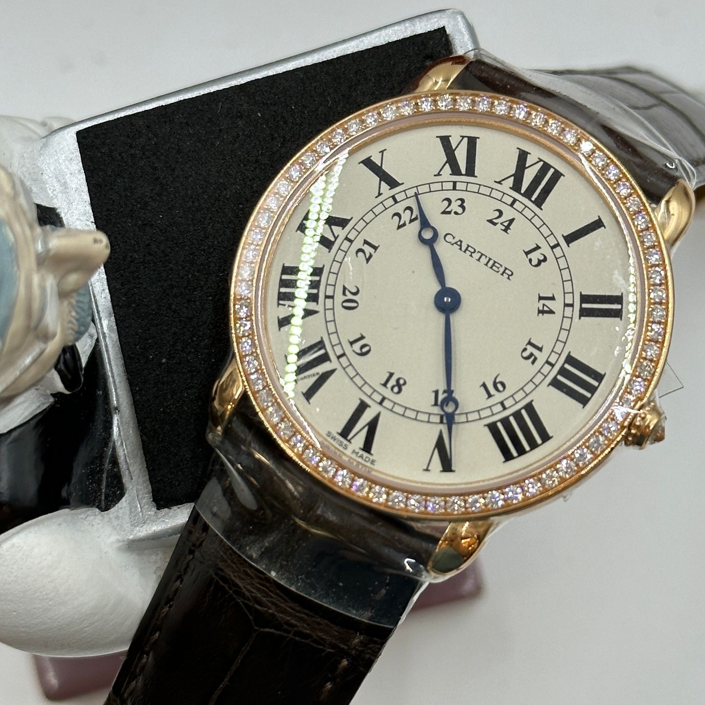 Cartier Ronde Louis Cartier WR000651 (2024) - Zilver wijzerplaat 36mm Roségoud (1/8)