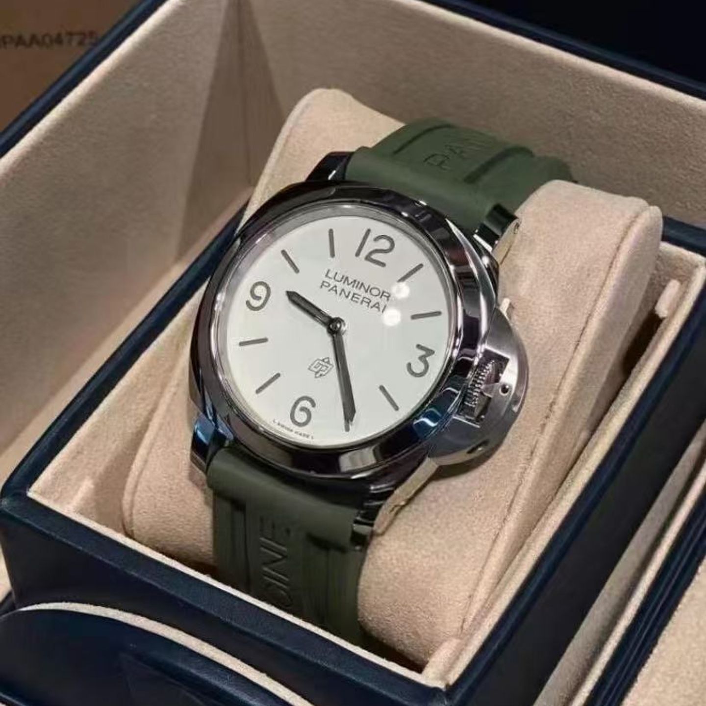 Panerai Luminor Base Logo PAM01087 (2025) - Wit wijzerplaat 44mm Staal (4/5)