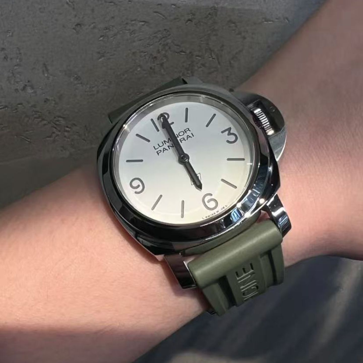 Panerai Luminor Base Logo PAM01087 (2025) - Wit wijzerplaat 44mm Staal (2/5)