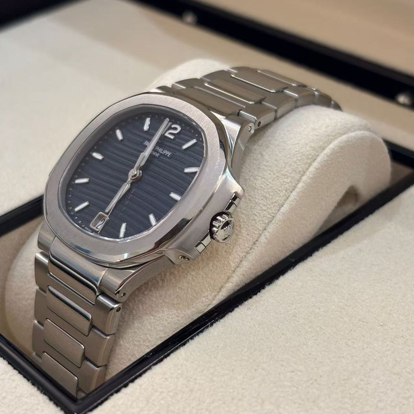 Patek Philippe Nautilus 7118/1A-001 (2024) - Blue dial 35 mm Steel case (6/8)