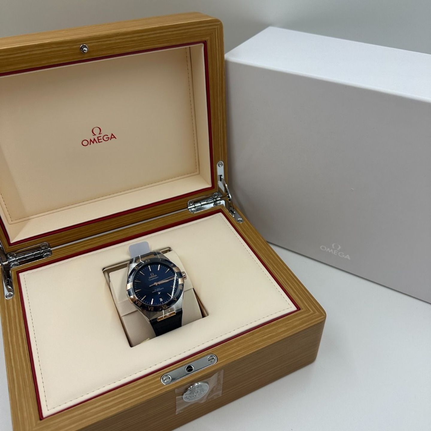 Omega Constellation 131.23.41.21.03.001 (2024) - Blue dial 41 mm Steel case (3/8)