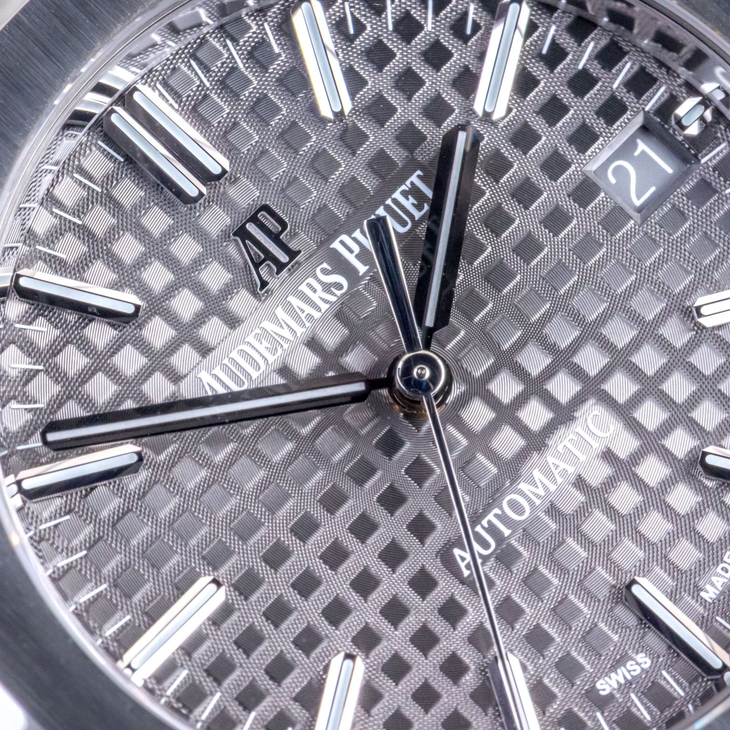 Audemars Piguet Royal Oak Selfwinding 15450ST (2021) - Grey dial 37 mm Steel case (2/8)