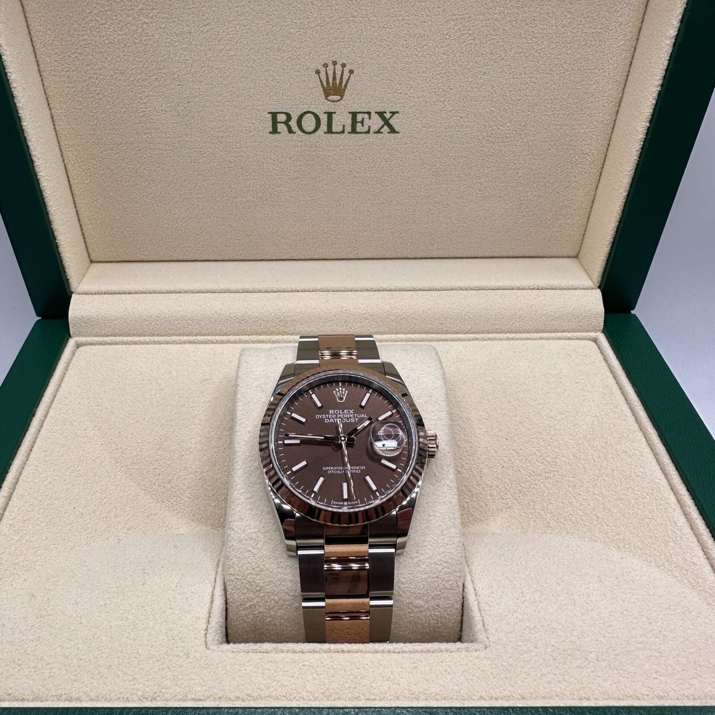 Rolex Datejust 36 126231 (2024) - Bruin wijzerplaat 36mm Staal (2/5)