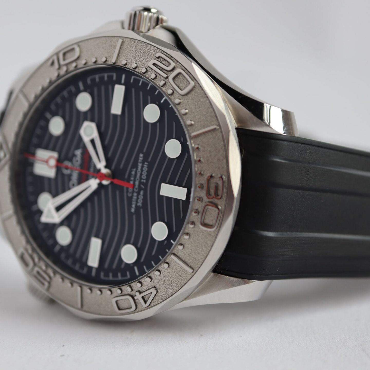 Omega Seamaster Diver 300 M 210.32.42.20.01.002 (2024) - Zwart wijzerplaat 42mm Staal (3/8)