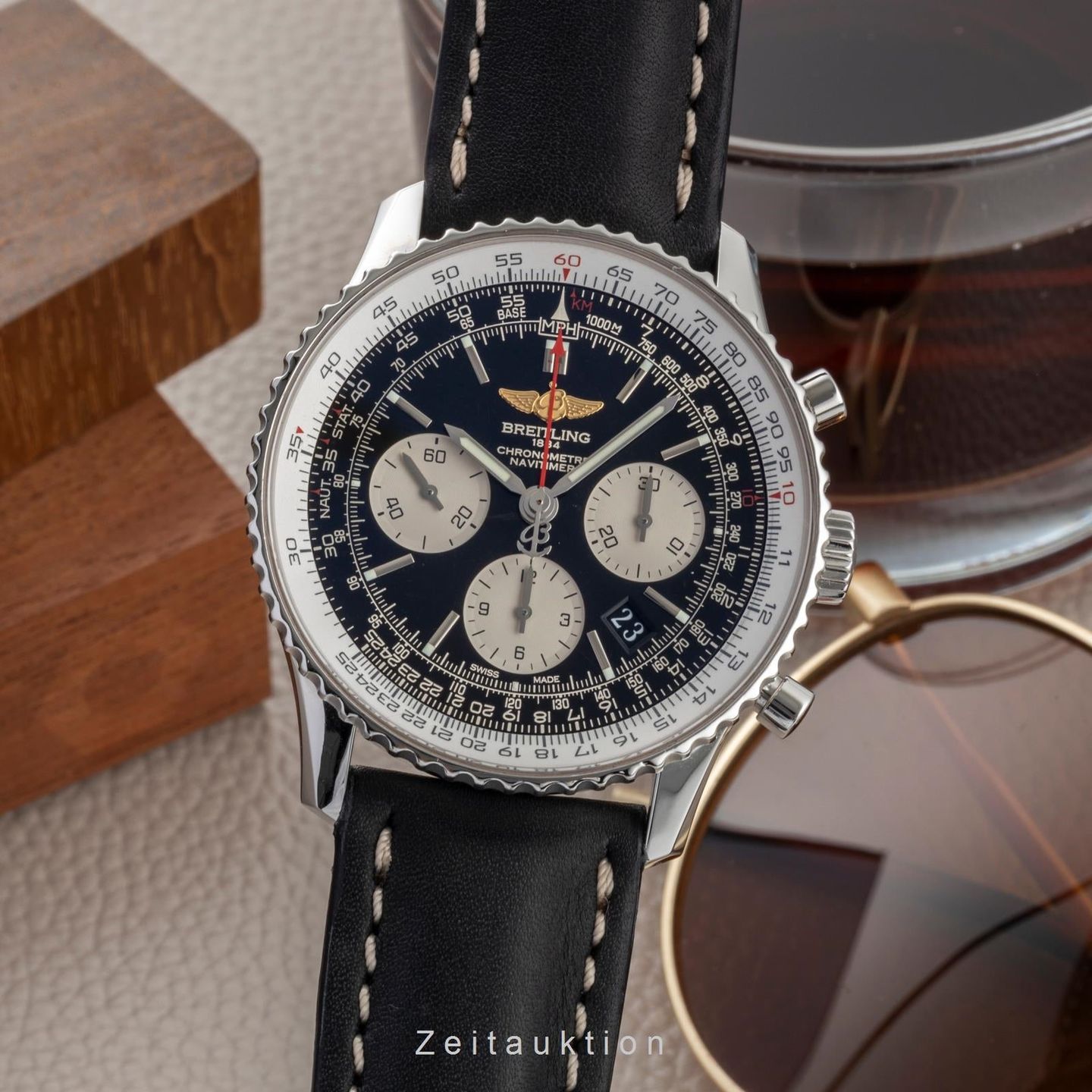 Breitling Navitimer 01 AB0120 (2011) - Black dial 43 mm Steel case (1/8)