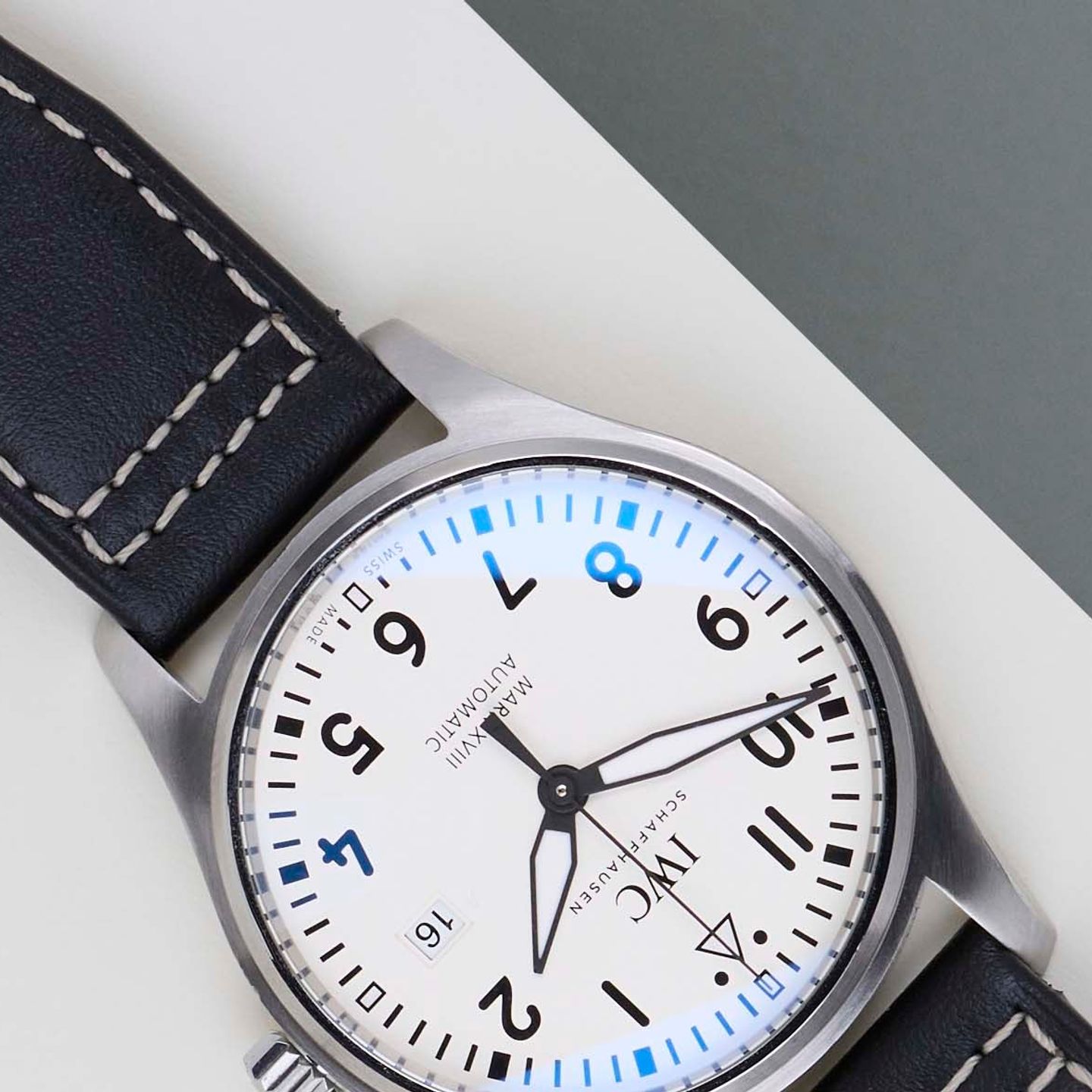 IWC Pilot Mark IW327002 (2016) - Silver dial 40 mm Steel case (4/8)