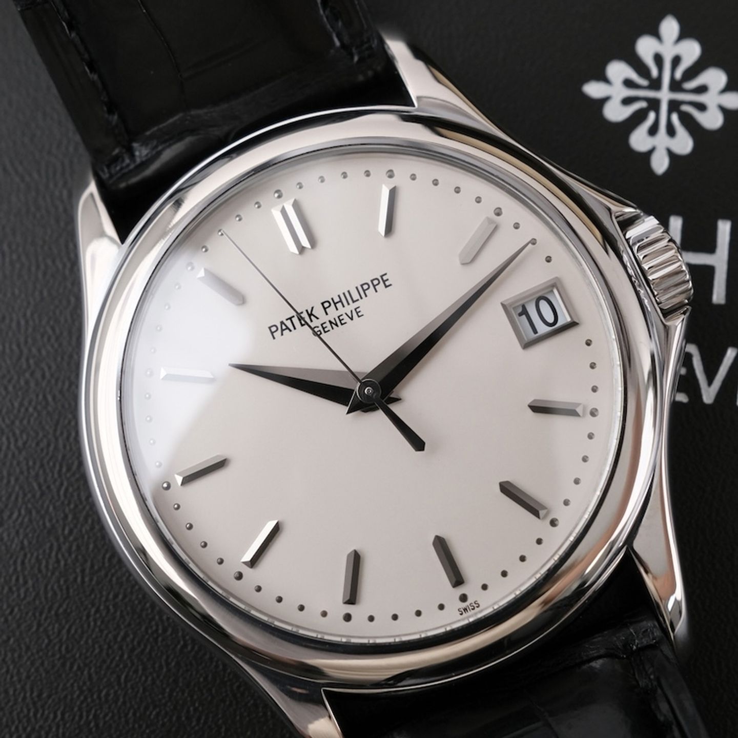 Patek Philippe Calatrava 5127G-001 (2015) - Silver dial 37 mm White Gold case (1/8)