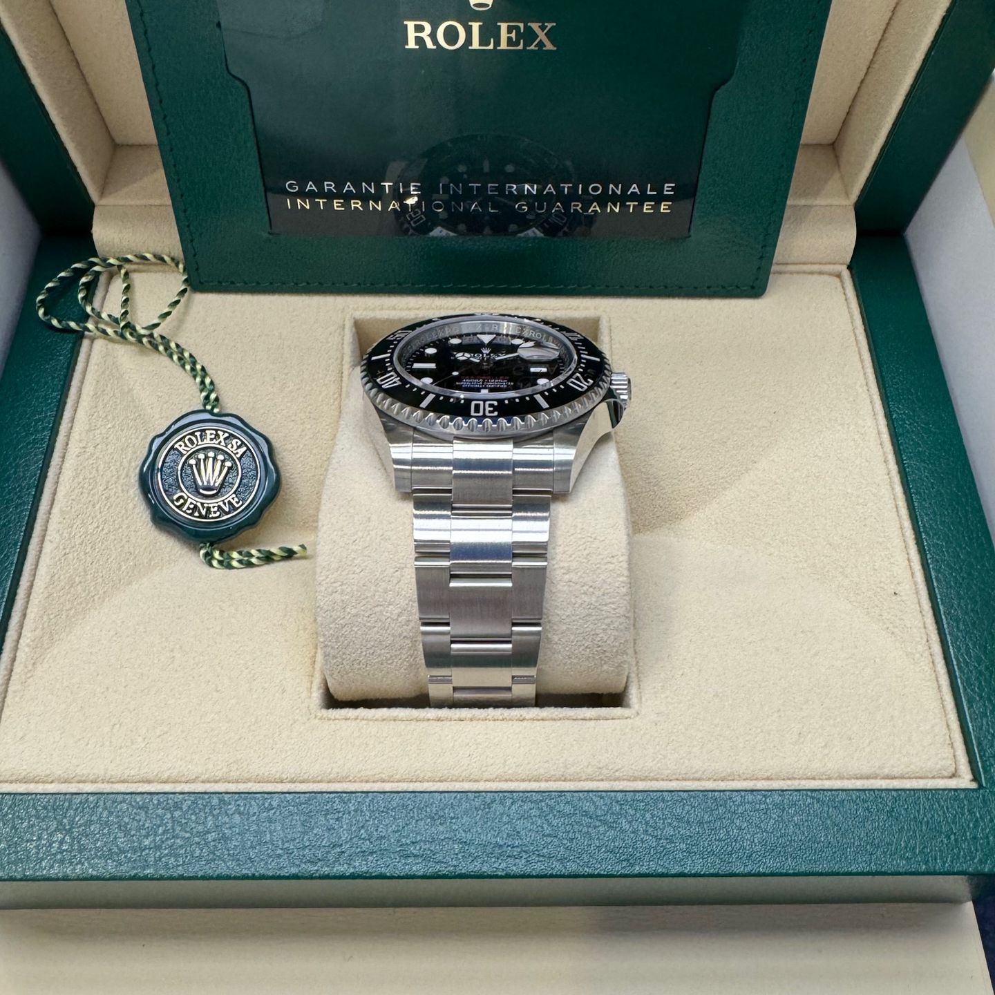 Rolex Sea-Dweller 126600 (2023) - Black dial 43 mm Steel case (5/6)