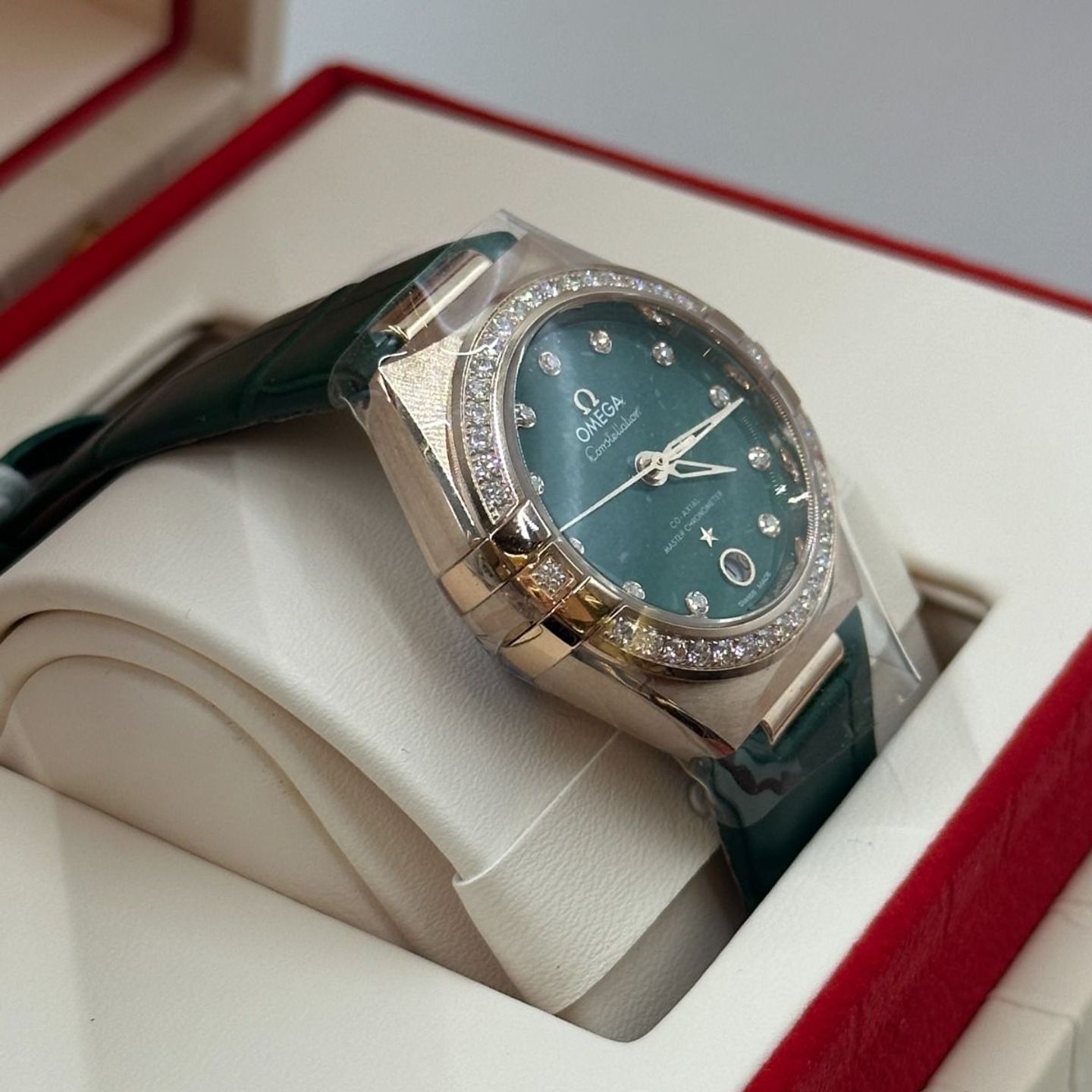 Omega Constellation 131.58.29.20.99.004 (2024) - Green dial 29 mm Rose Gold case (7/8)