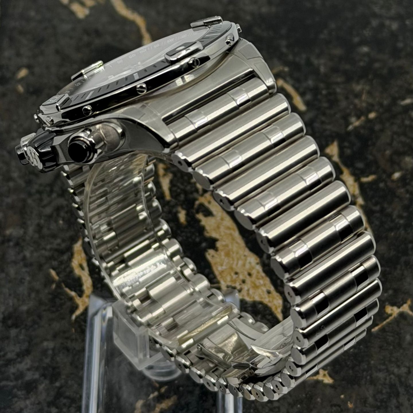 Breitling Chronomat AB0136251B1A1 (2026) - Black dial 44 mm Steel case (5/8)