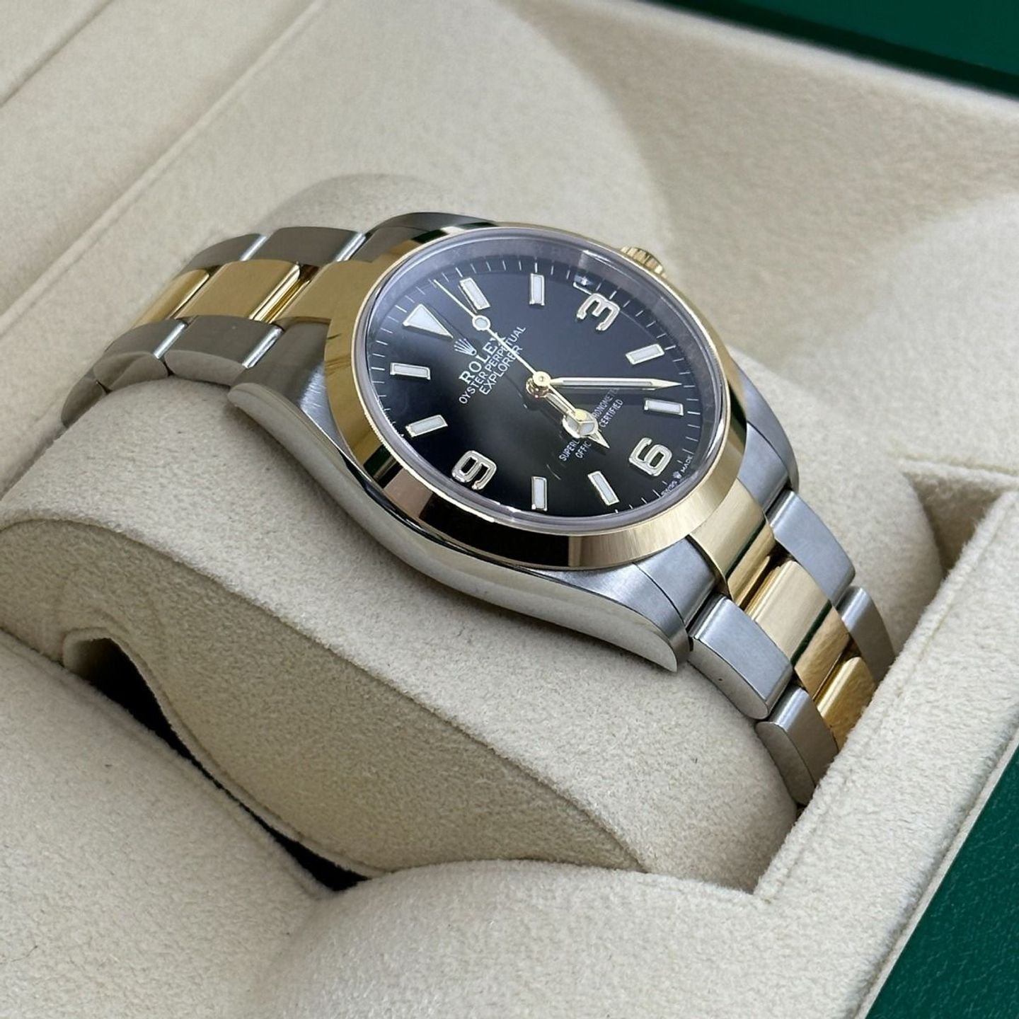 Rolex Explorer 124273 (2023) - Zwart wijzerplaat 36mm Staal (7/8)