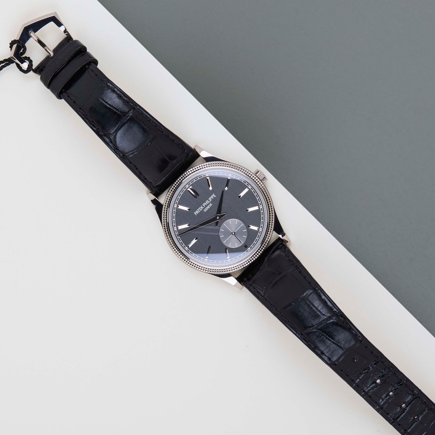 Patek Philippe Calatrava 6119G-001 (2023) - Grey dial 39 mm White Gold case (2/8)