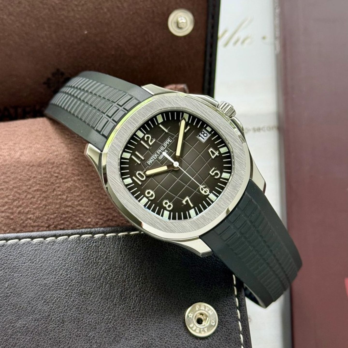 Patek Philippe Aquanaut 5167 (2008) - Brown dial 41 mm Steel case (1/8)