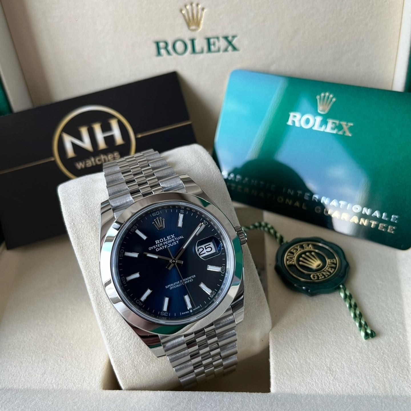 Rolex Datejust 41 126300 (2025) - Blauw wijzerplaat 41mm Staal (2/8)