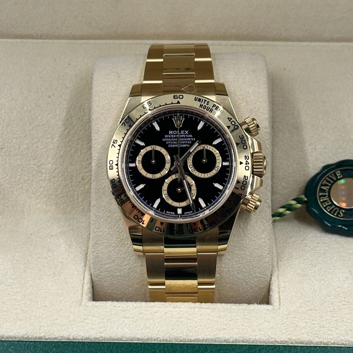 Rolex Daytona 126508 (2024) - Black dial 40 mm Yellow Gold case (5/8)