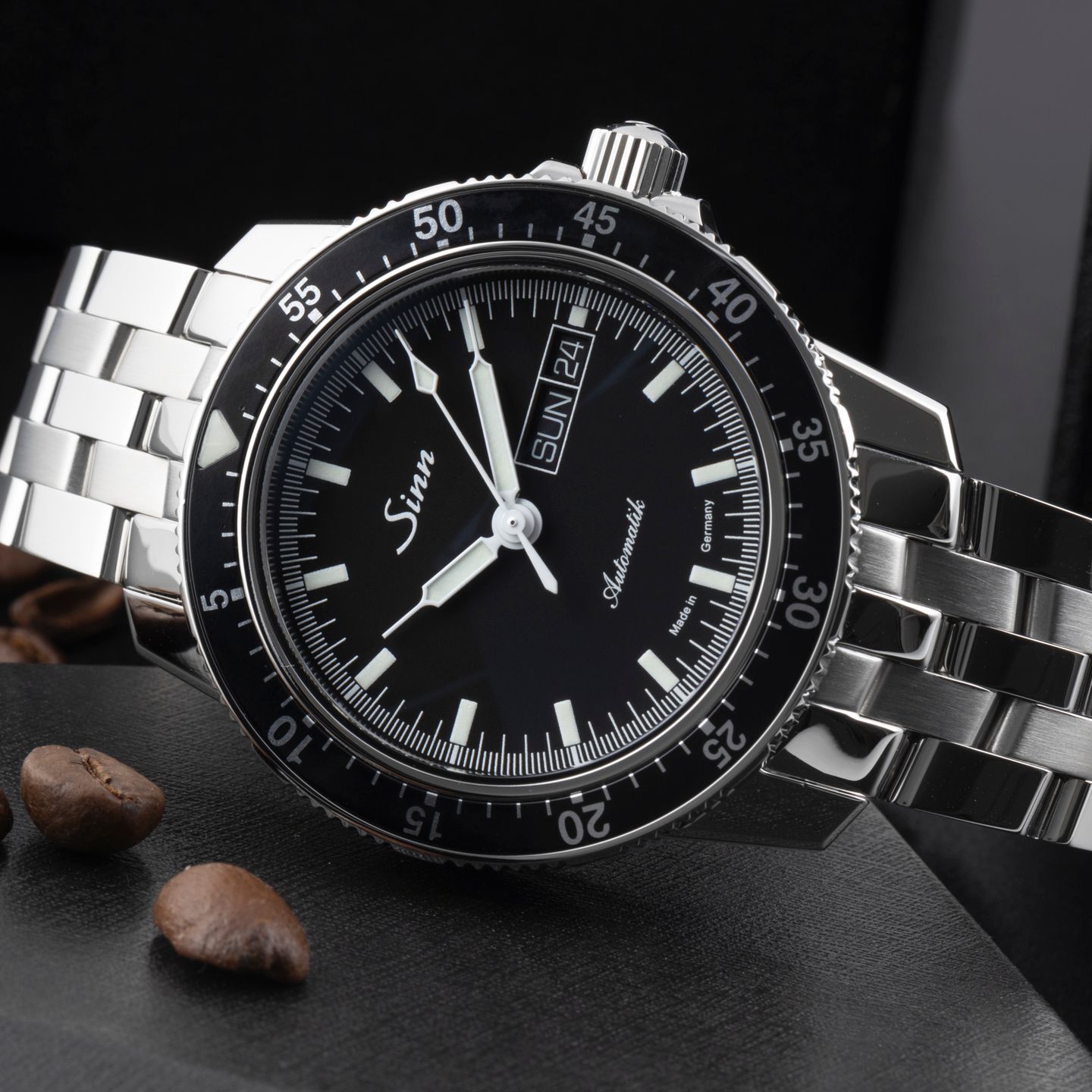 Sinn 104 104.010 (2020) - Zwart wijzerplaat 41mm Staal (2/8)