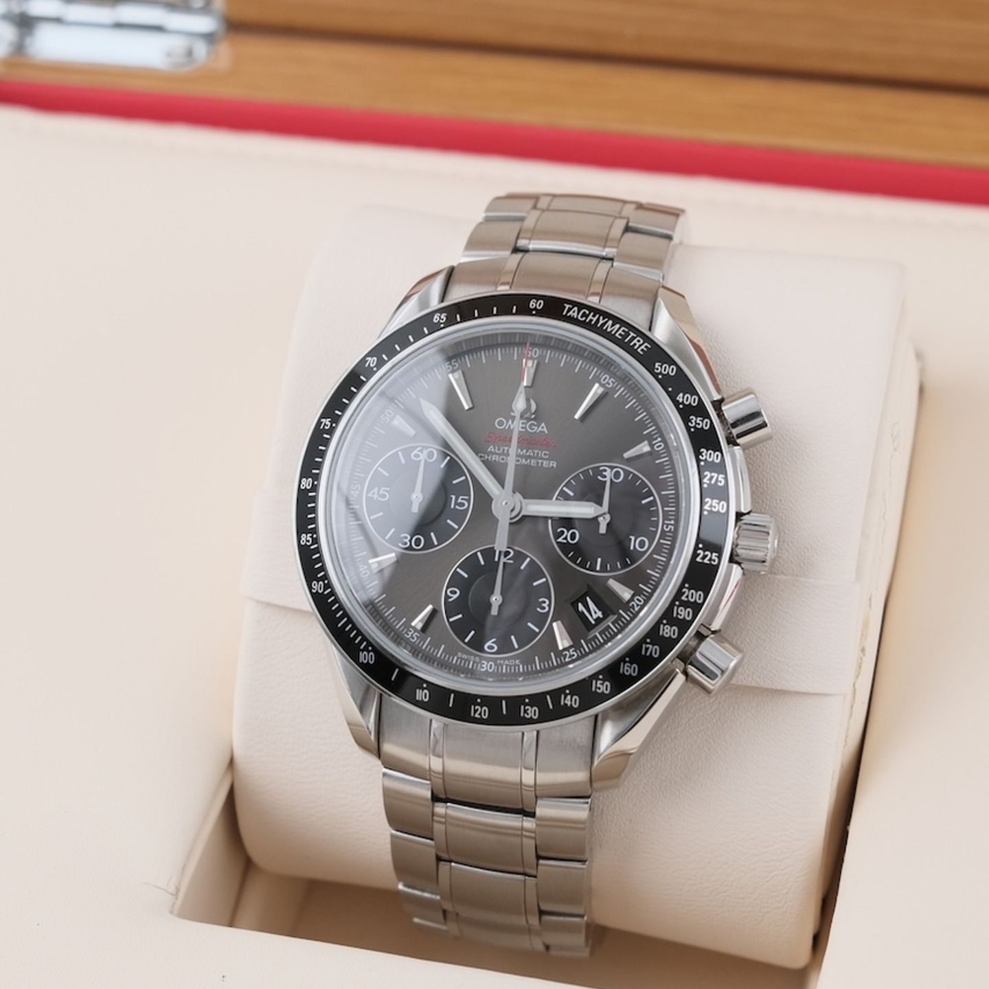 Omega Speedmaster Date 323.30.40.40.06.001 (2016) - Grey dial 40 mm Steel case (3/8)