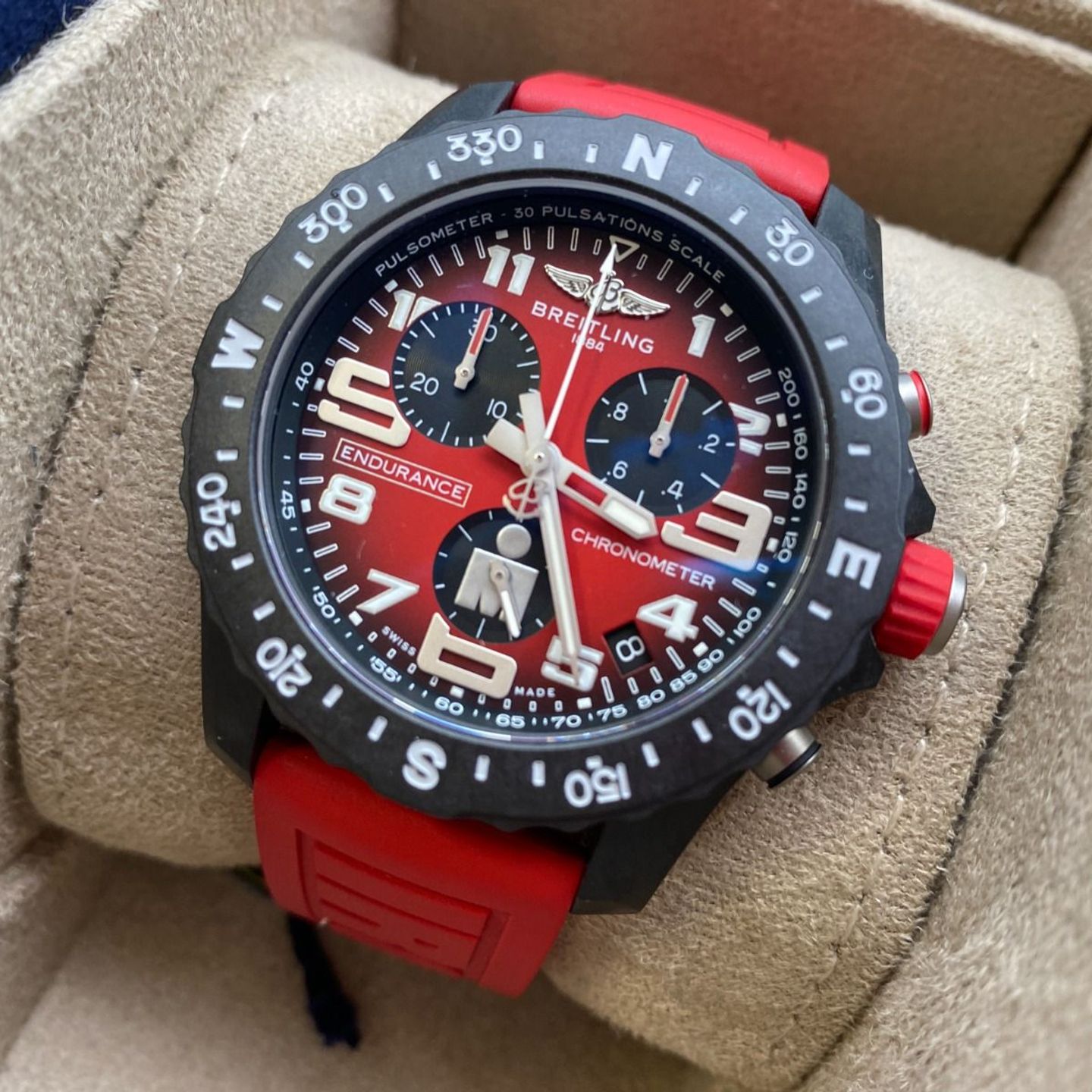 Breitling Endurance Pro X823109A1K1S1 (2023) - Red dial 44 mm Plastic case (3/8)