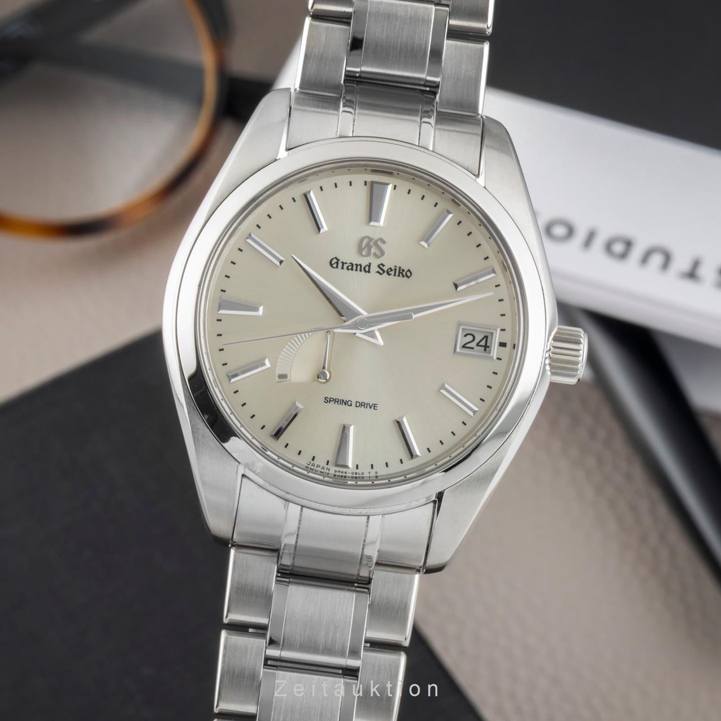 Grand Seiko Heritage Collection SBGA201 (Unknown (random serial)) - Silver dial 42 mm Steel case (1/8)
