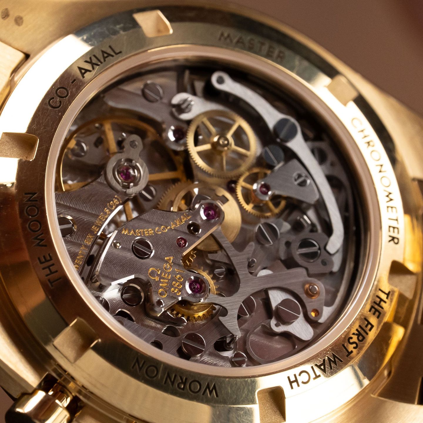 Omega Speedmaster Professional Moonwatch 310.60.42.50.99.002 (2024) - Champagne wijzerplaat 42mm Geelgoud (5/6)