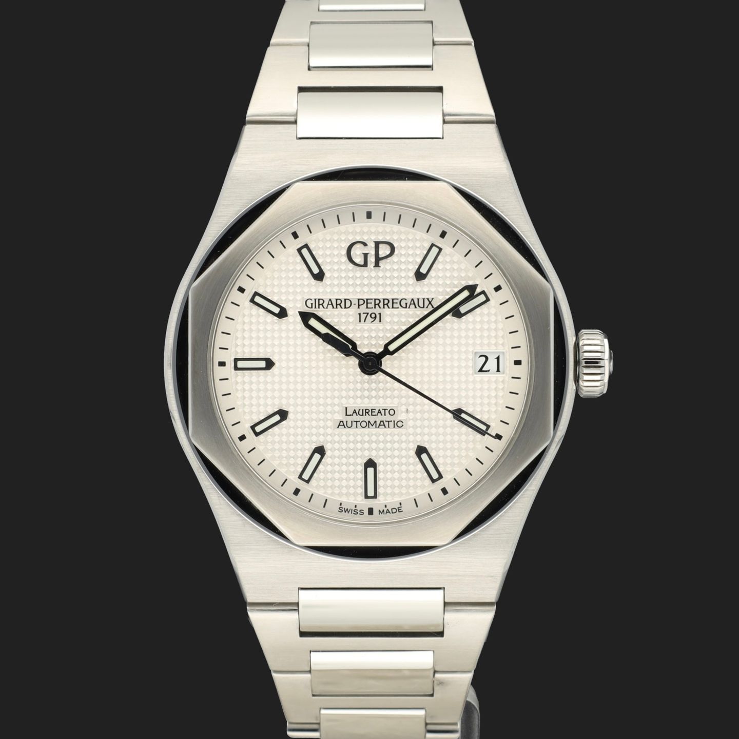 Girard-Perregaux Laureato 81010-11-131-11A (2021) - 43 mm Steel case (2/8)