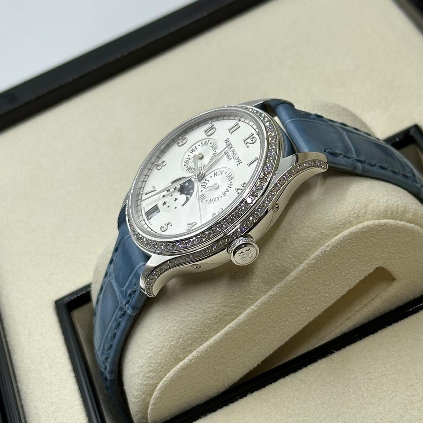 Patek Philippe Annual Calendar 4947G-010 - (6/10)