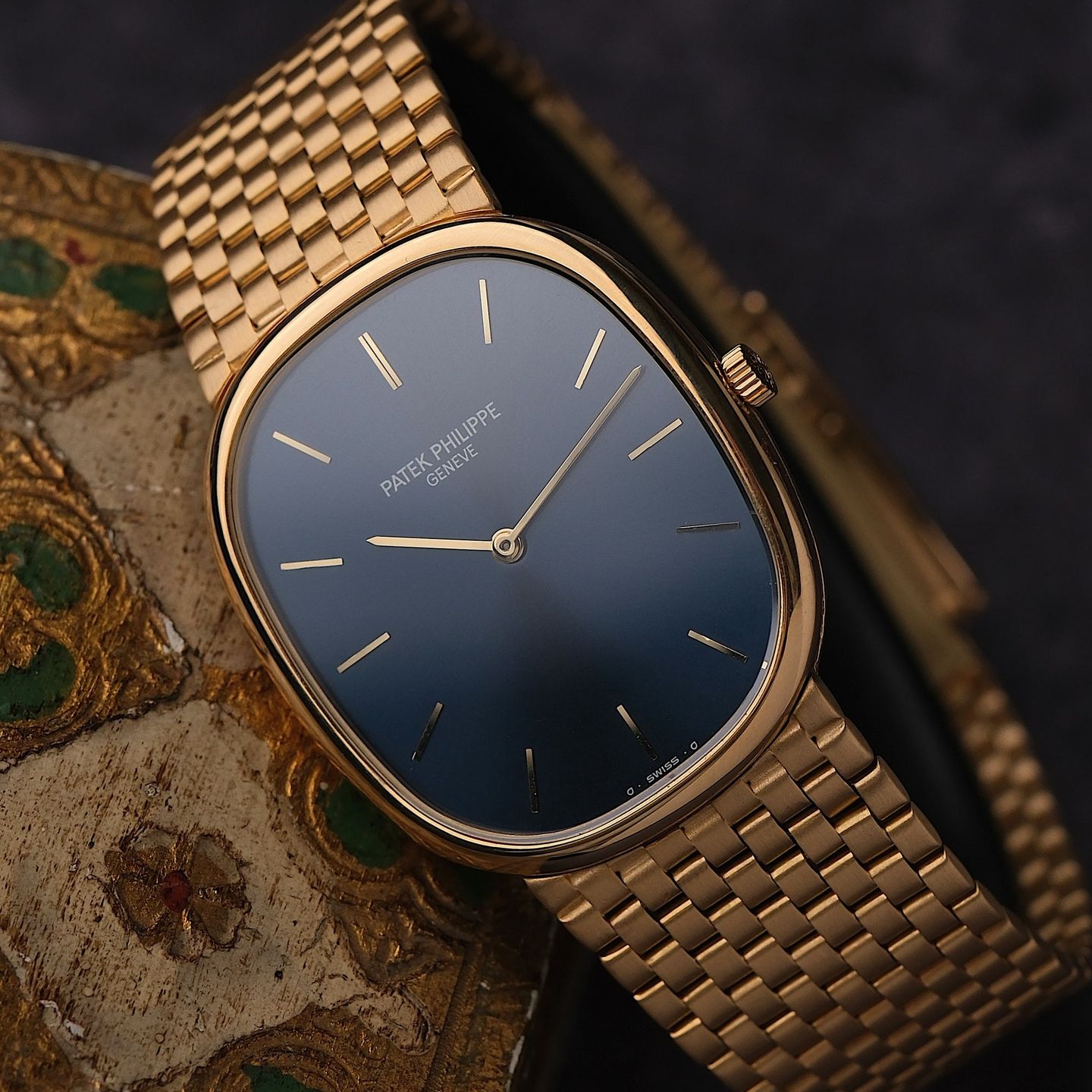Patek Philippe Golden Ellipse 3838 (1993) - Blue dial 32 mm Yellow Gold case (1/8)