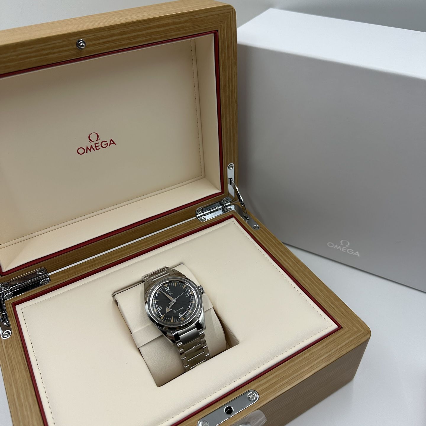 Omega Seamaster Railmaster 220.10.38.20.01.002 (2023) - Black dial 38 mm Steel case (4/8)