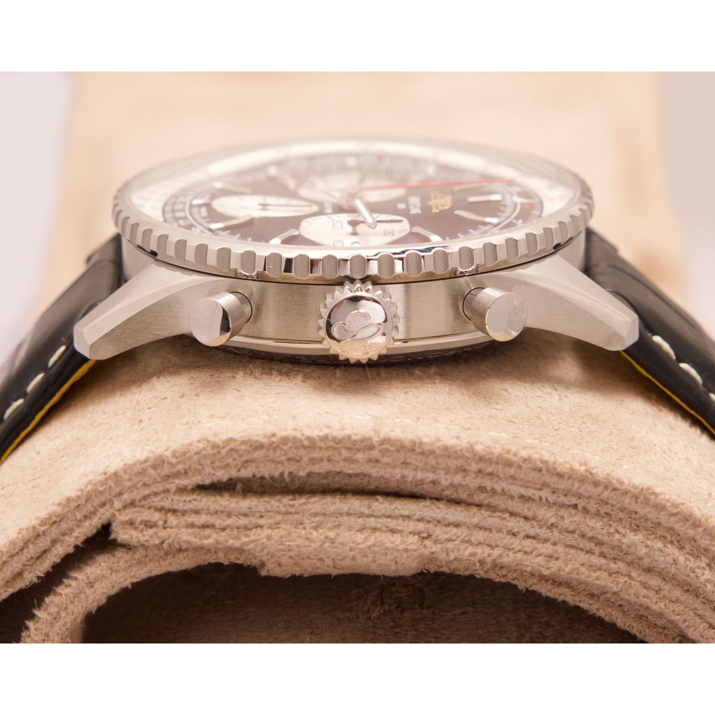 Breitling Navitimer 1 B01 Chronograph AB0138211B1P1 (2026) - Black dial 43 mm Steel case (3/7)