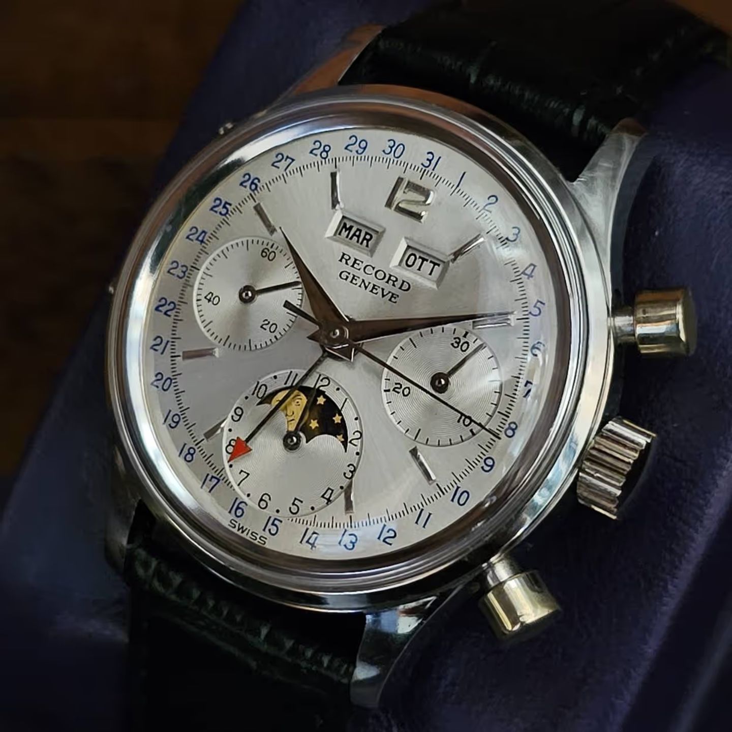 Record Vintage Unknown (1960) - Silver dial 35 mm Steel case (1/4)